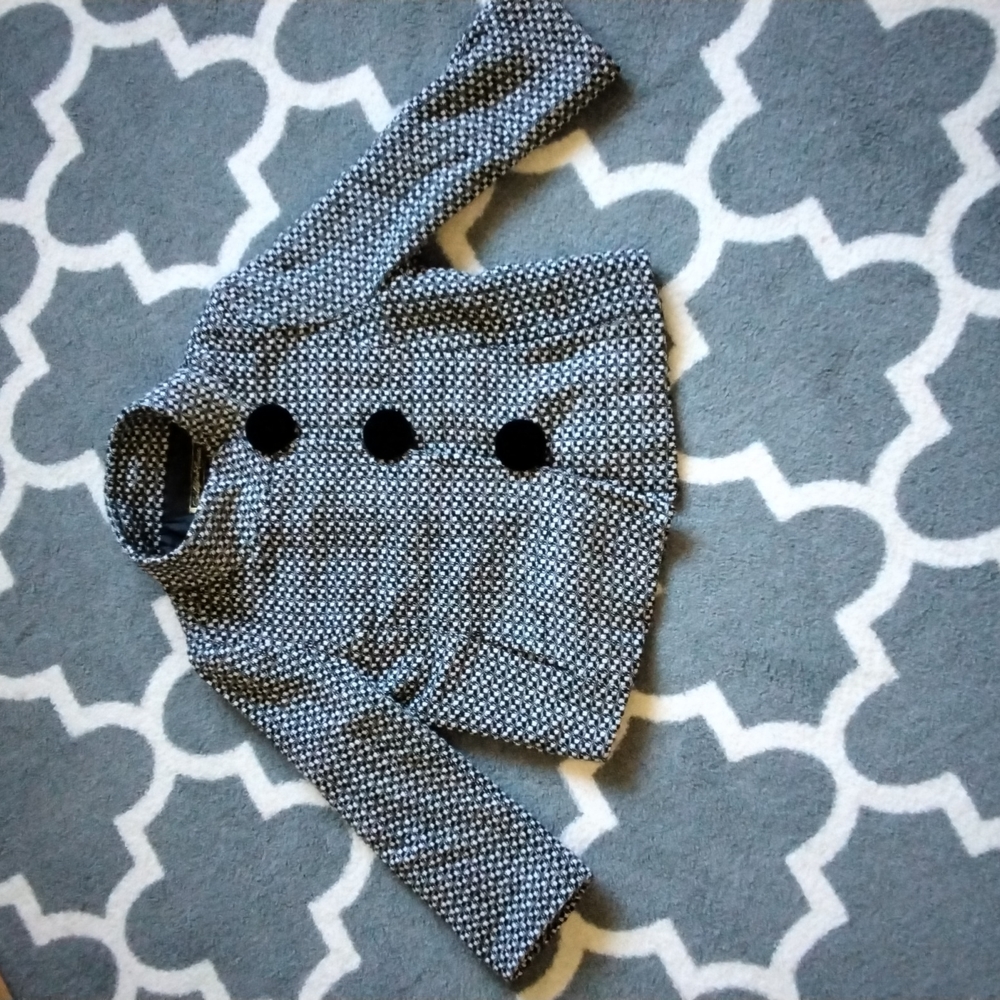 Three-quarter sleeve jacket